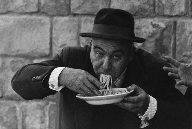 Mani che mangiano Sicilia 1961